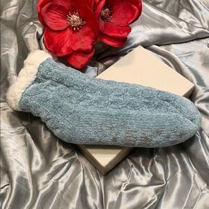 🌹MUK LUKS • NWOT Cozy Soft & Warm Light Blue & White Slipper Socks